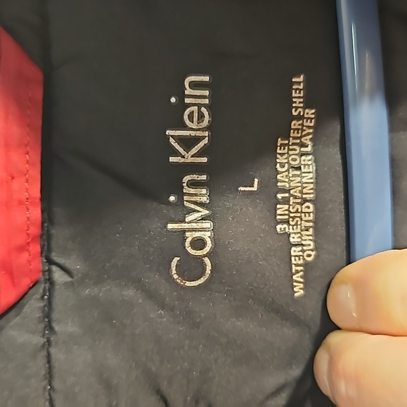 Calvin Klein lightweight puffer jacket. Size lg - Picture 4 of 8